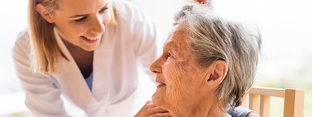 Home Care Sunshine Coast - Women Caring For Old Person Noosa, Sunshine Coast.
